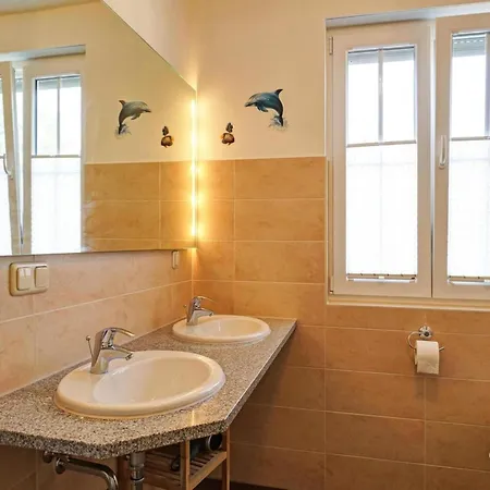 House Nightingale, Dom wakacyjny