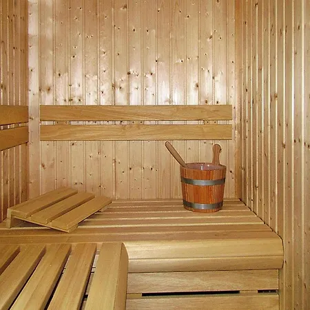 House Nightingale, * Glowe