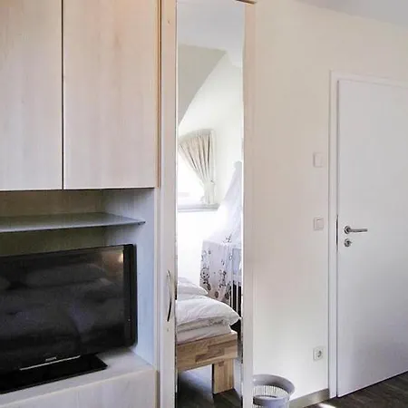 House Nightingale, * Glowe