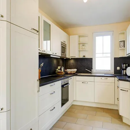 House Nightingale, Dom wakacyjny *