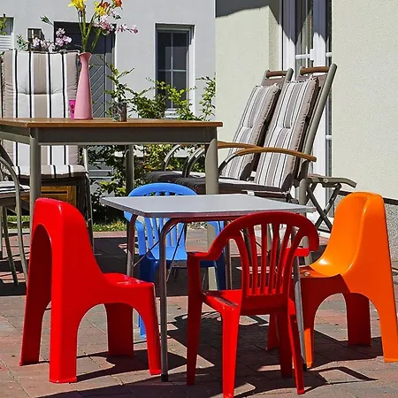 House Nightingale, * Glowe