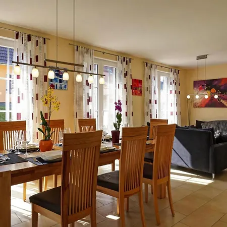 House Nightingale, Dom wakacyjny