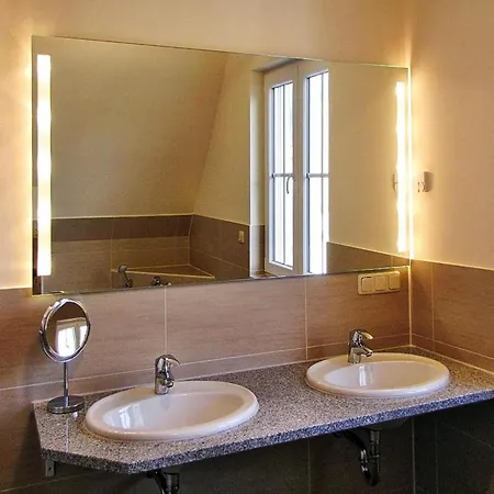 بيت للعطل House Nightingale, *
