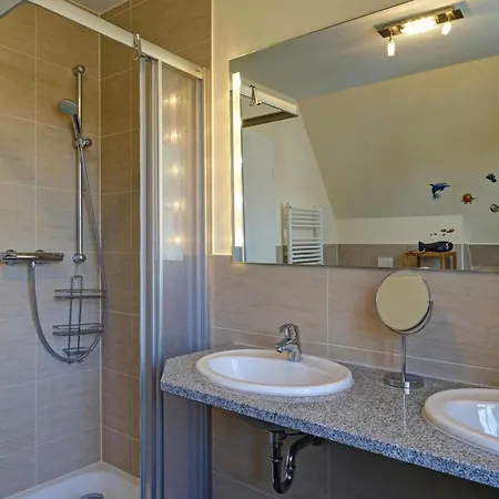 بيت للعطل House Nightingale, *