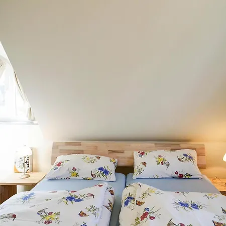 House Nightingale, Dom wakacyjny Glowe