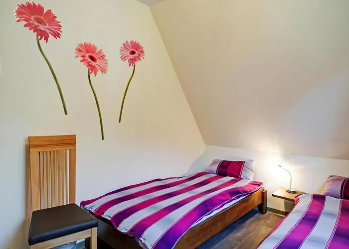 House Nightingale, Prázdninový dům