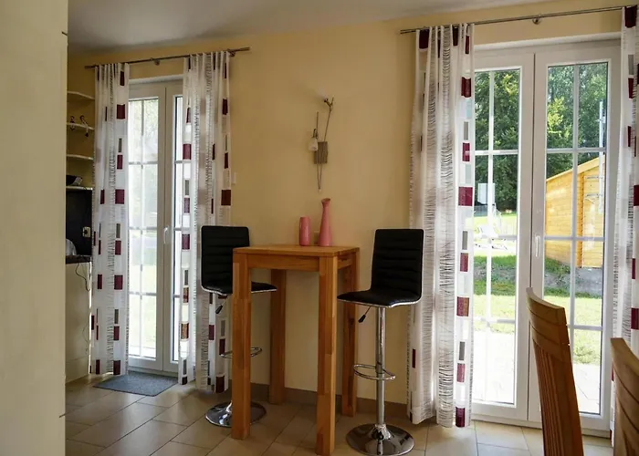 House Nightingale, Prázdninový dům Glowe