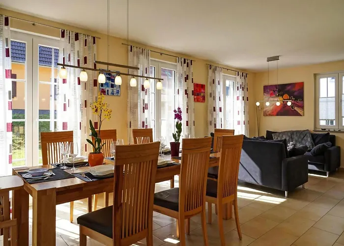 House Nightingale, Prázdninový dům